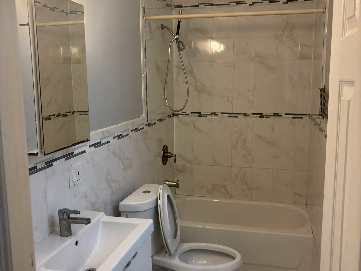 3 bed, $1,800 — Photo 3