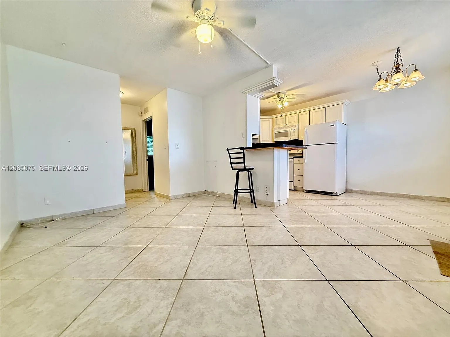 Ronola Apts Condo — Photo 1