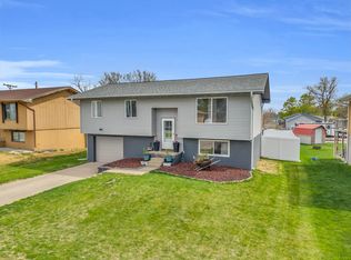609 W 18th St, Cozad, NE 69130