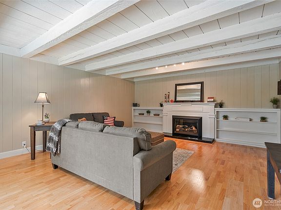 4th image of 3136 Pacific Way
