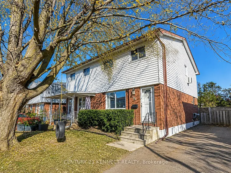 219 Barkley Cres — Photo 1