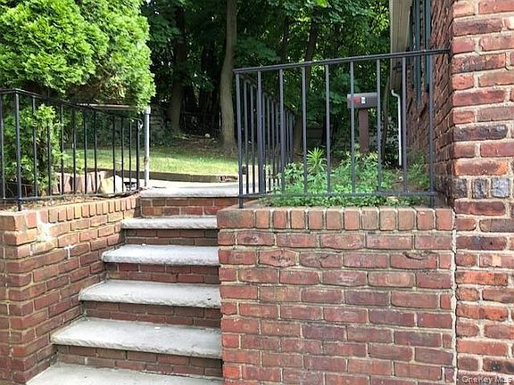 2nd image of 49 Congers Rd APT 7