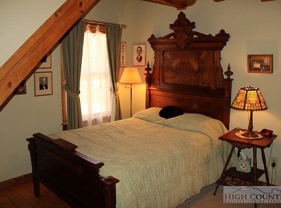 5th image of 807 Moonshadow Lane
