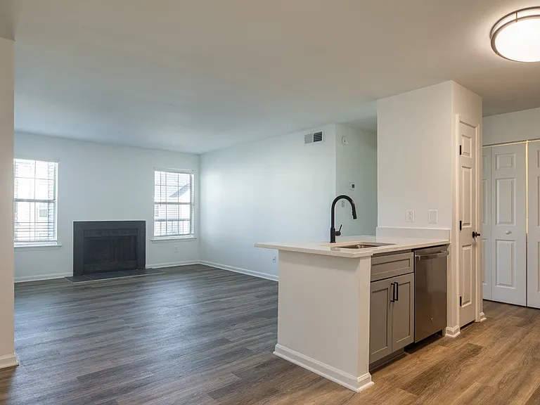 Latitudes Apartments — Photo 11