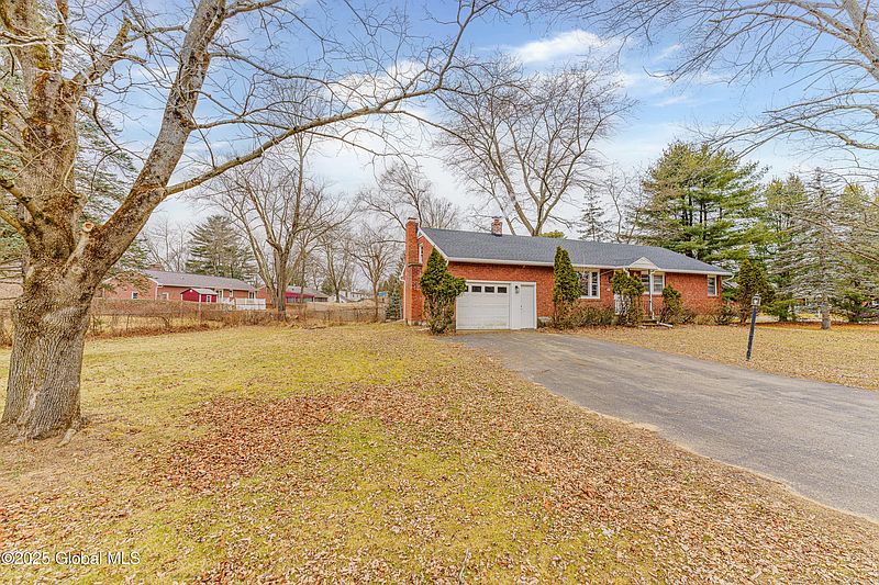 3rd image of 17 Birch Drive