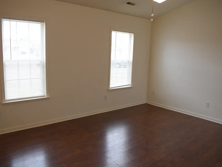 2500 Hawes Ct — Photo 8