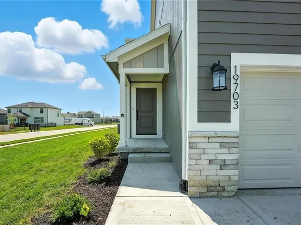 1303 S 4th St E, Louisburg, KS 66053