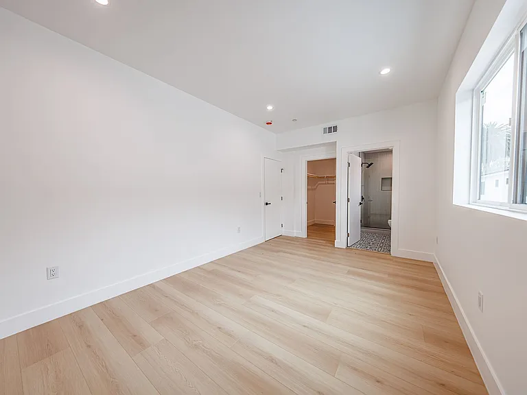 2026 Luxury 3, 4 & 5 Bed Townhomes — Photo 127