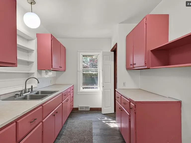 521 Dewey St — Photo 4
