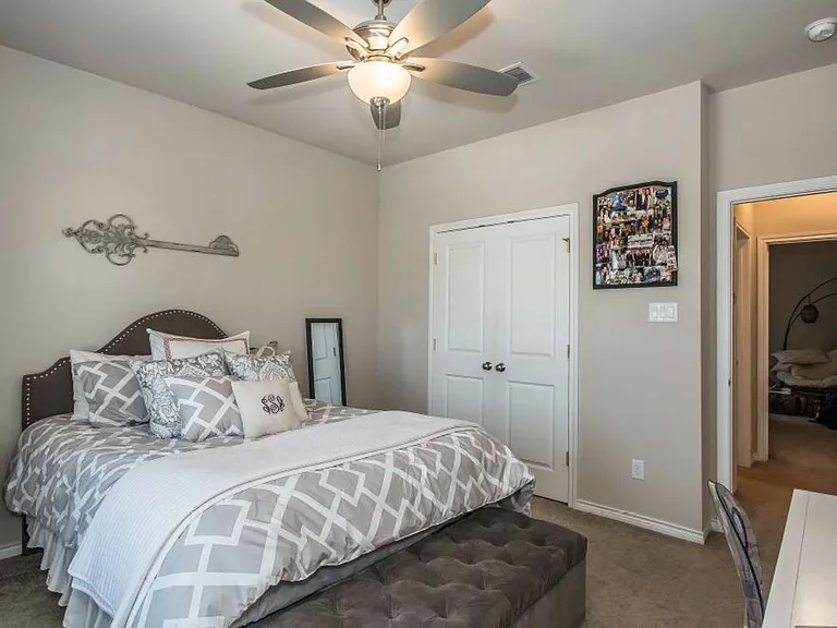 2705 Sandage Ave — Photo 6