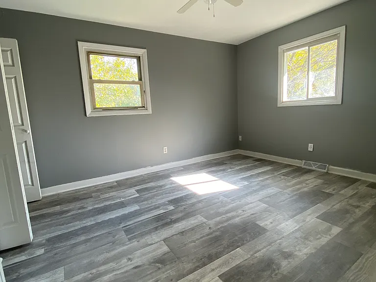 Upsatirs 1st bedroom