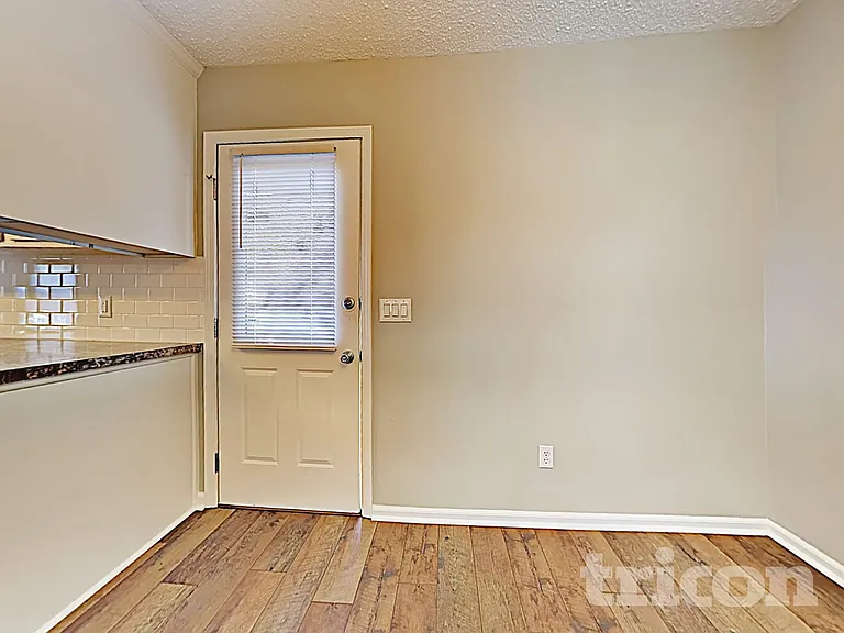 504 Lord Howe Rd — Photo 8