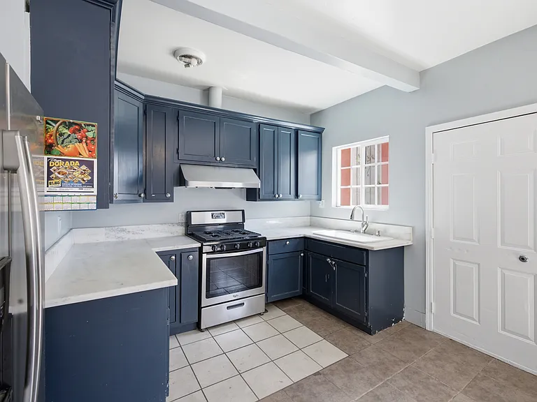 1220 W 45th St #1/2 — Photo 4