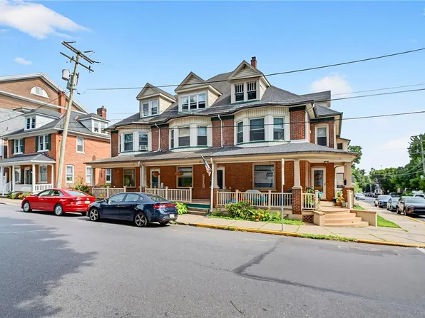 23 W Center St, Nazareth, PA 18064