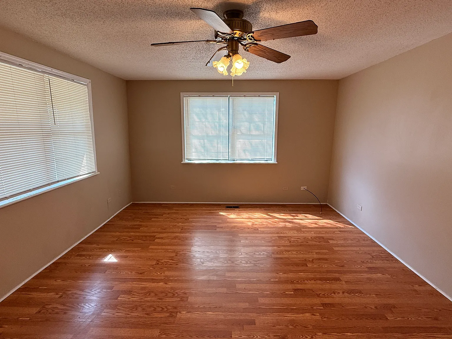 3 bed, 1410 sqft, $1,200 — Photo 3