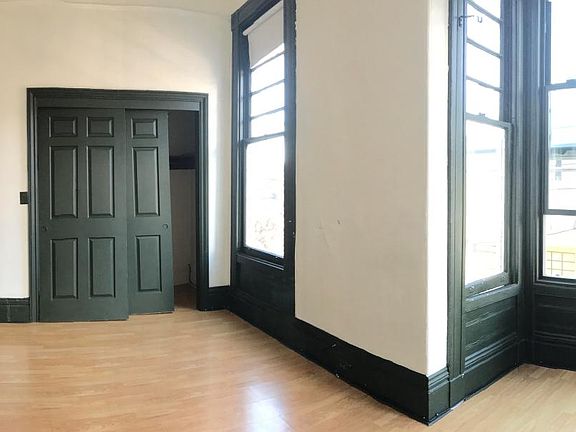 2nd image of 3180 23rd St