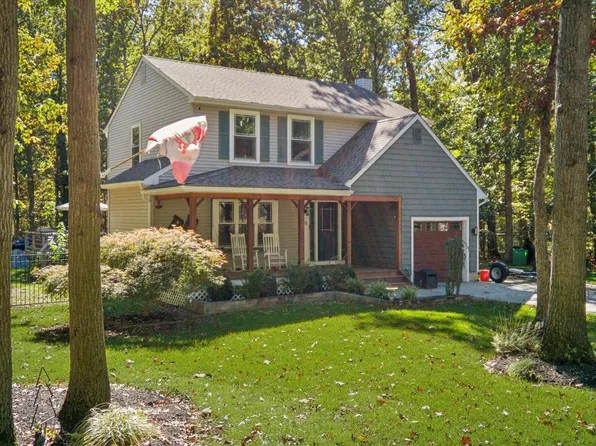 6 Catherine Ct, Sicklerville, NJ 08081