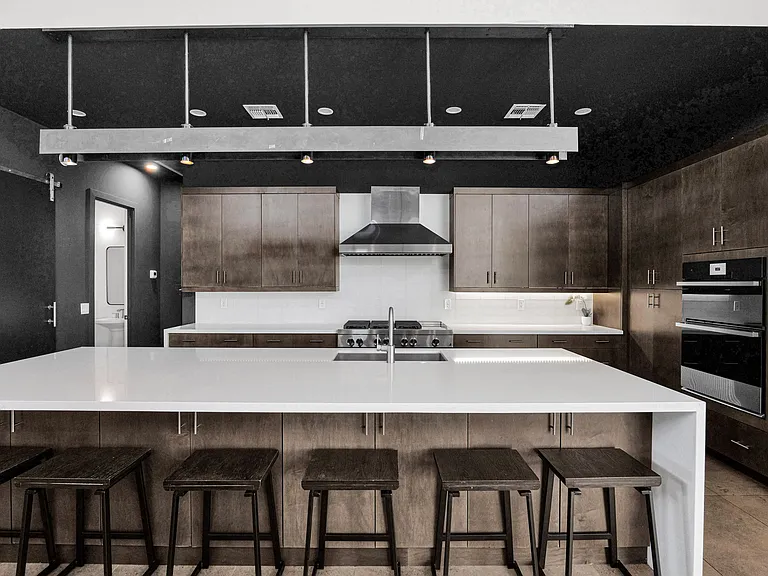 8430 S 10th Ln — Photo 7