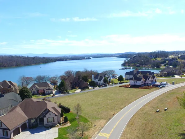 730 Rarity Bay Pkwy, Vonore, TN 37885