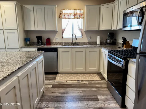 206 Sweetwater Dr, Yerington, NV 89447