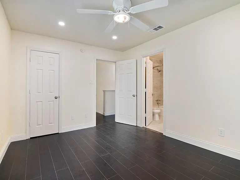 4624 San Jacinto St #B — Photo 2