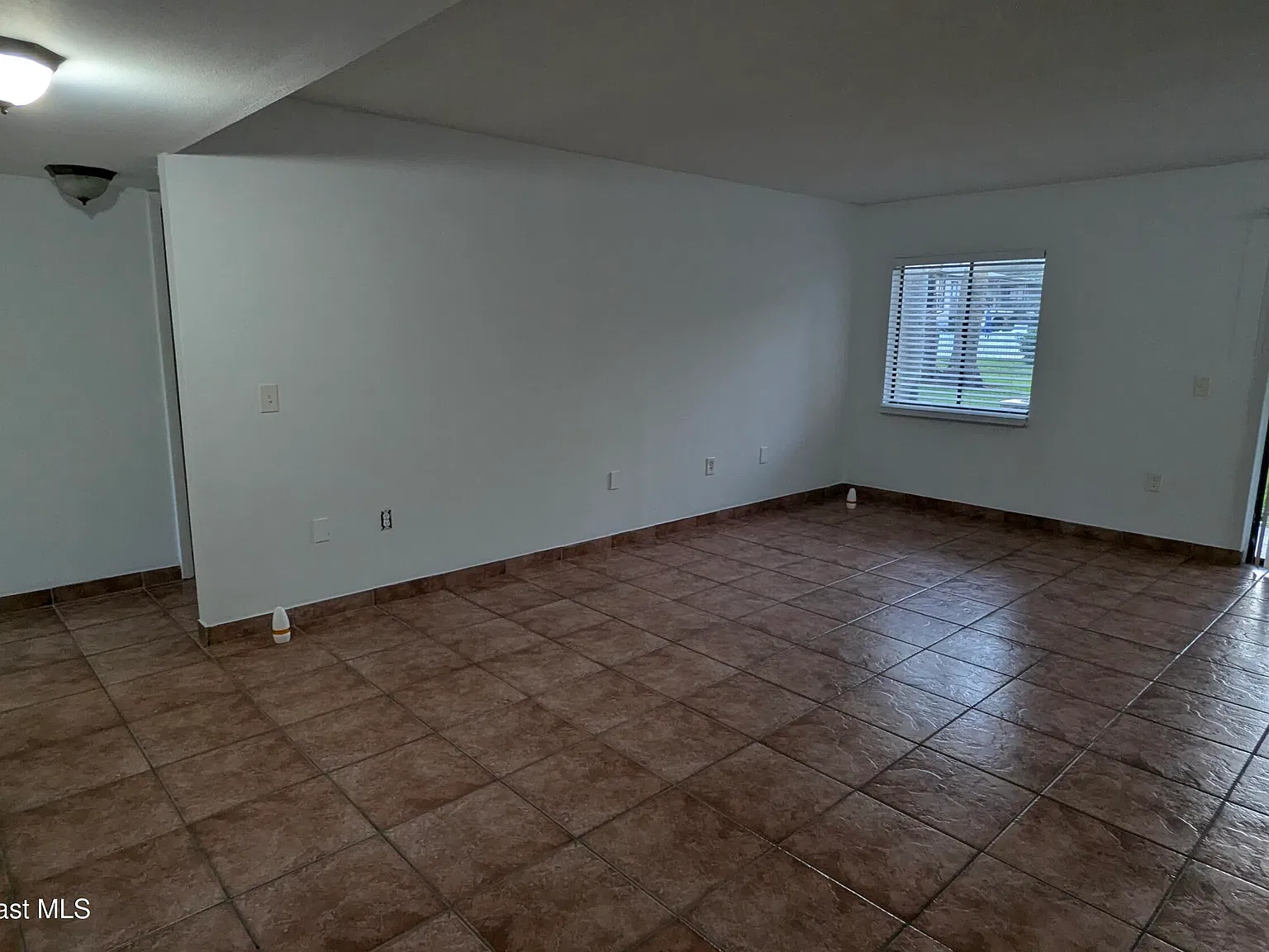 3 bed, 2.0 bath, 1220 sqft, $1,700 — Photo 3