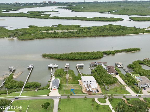 3rd image of 211 N Riverside Dr