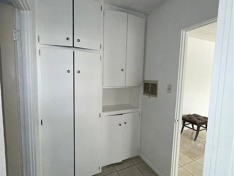 1805 S Rimpau Blvd — Photo 11