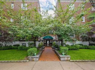 30 Shipherd Ave APT 4A, Lynbrook, NY 11563