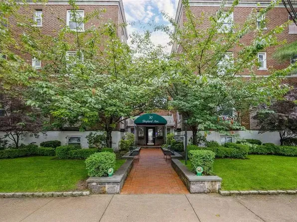 30 Shipherd Ave #4A, Lynbrook, NY 11563