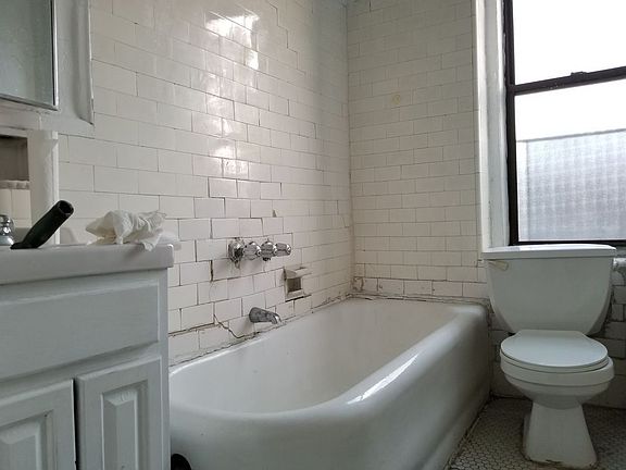 4th image of 991 Carroll St APT D3