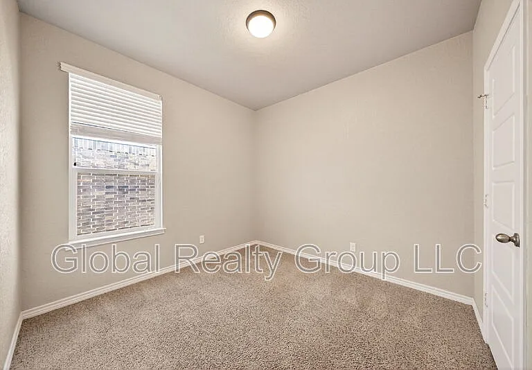 4610 Sebastian Oak — Photo 8