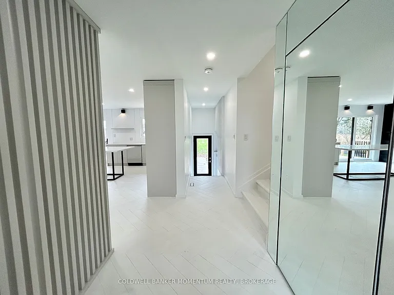 413 Queenston Rd — Photo 7