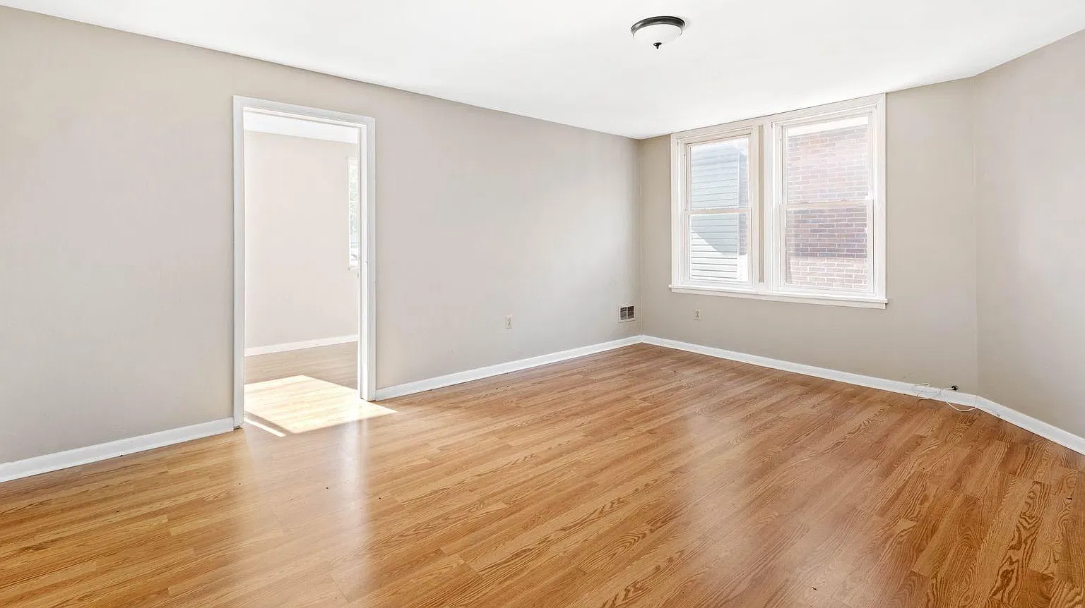 2 bed, 900 sqft, $1,049 — Photo 2