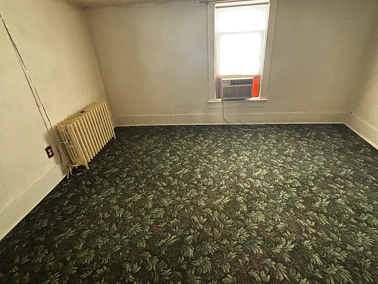 955 Pine St — Photo 10