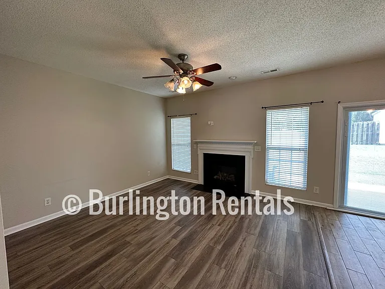 1933 Munn Pointe Dr — Photo 5