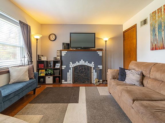 3rd image of 5527 Bancroft Ave