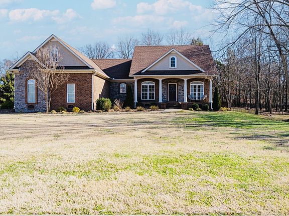 3rd image of 120 Rockingham Dr