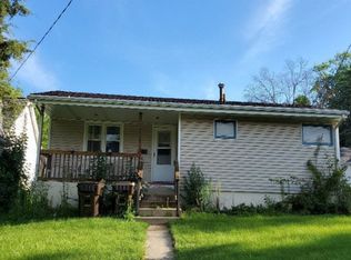1238 W Logan St, Freeport, IL 61032