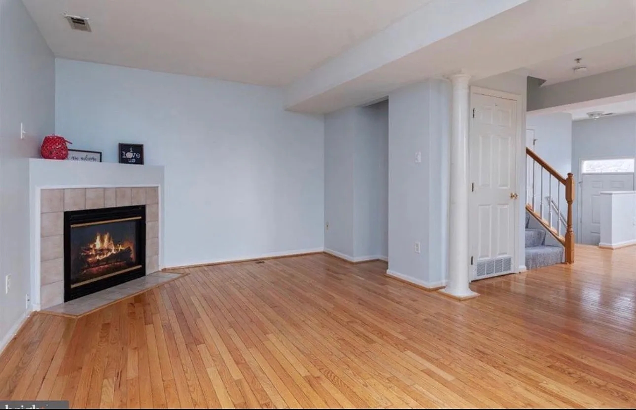 4 bed, 3.5 bath, 1976 sqft, $3,500 — Photo 4