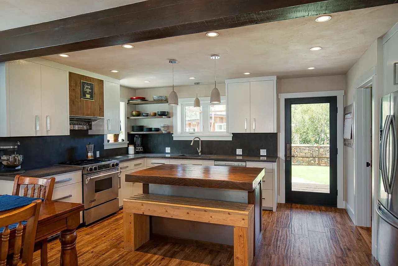 3 bed, 2996 sqft, $6,000 — Photo 4