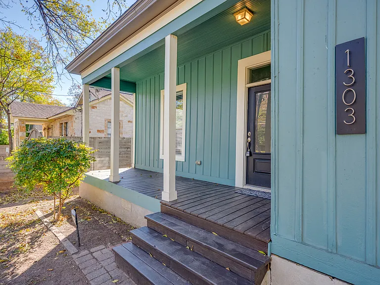 1303 Canterbury St — Photo 2