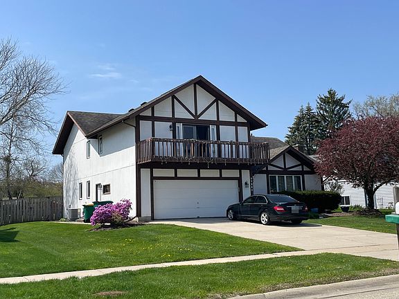 3rd image of 17241 W Woodland Dr