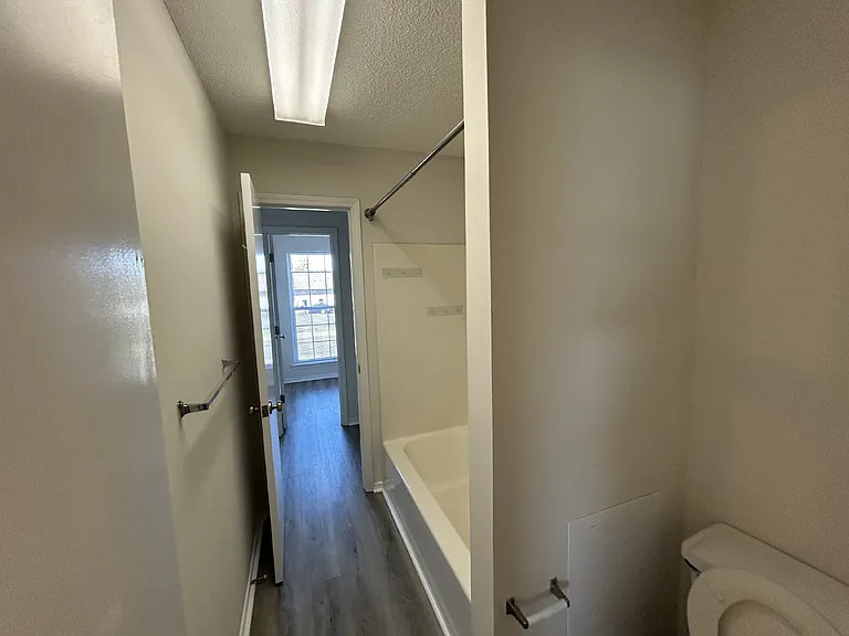 650 N Dixie Ave #A — Photo 19