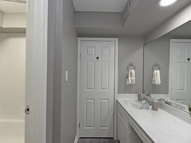 Colonial Estates — Photo 2
