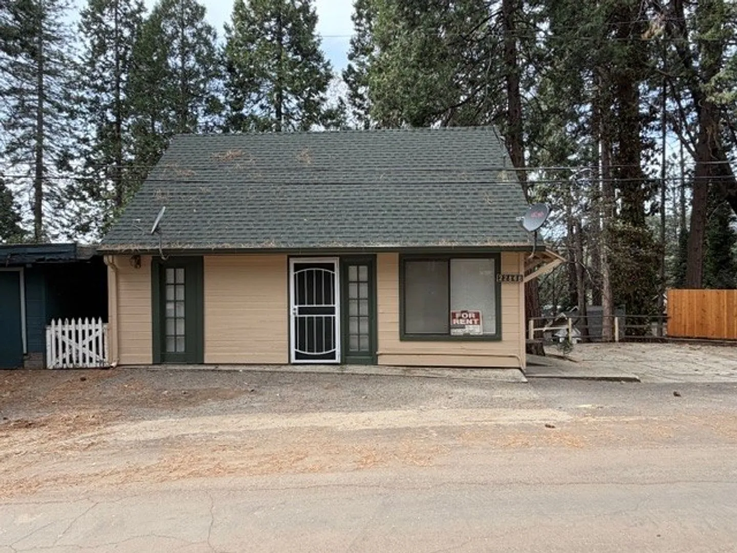 Charming 2Bedroom LoftStyle Home in the Heart of Twain Harte — Photo 2