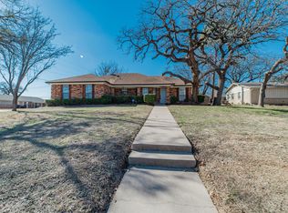 117 Arcadia St, Hurst, TX 76053
