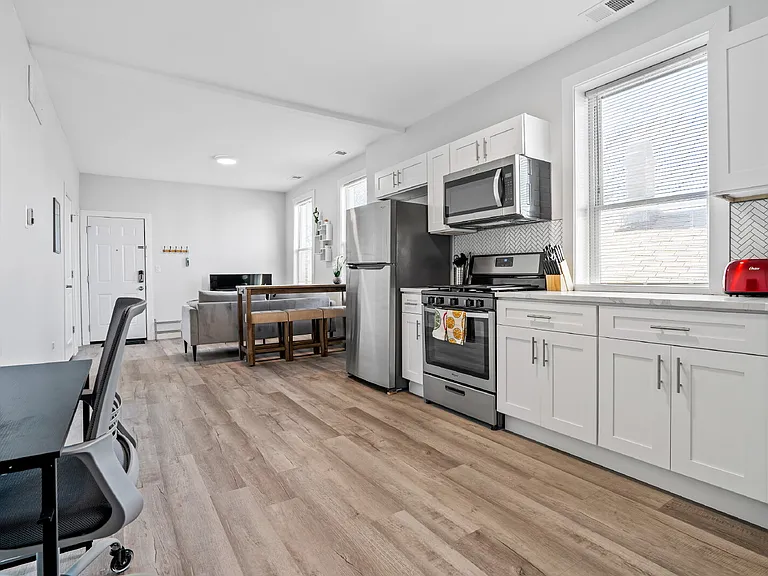 1226 W 31st Pl #3R — Photo 8