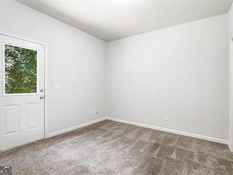 4043 Avalon Rd SW — Photo 3