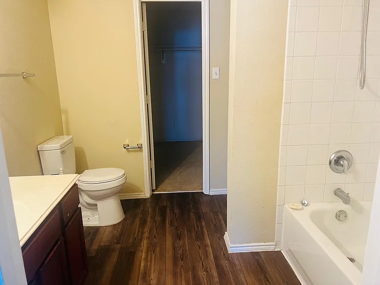 9200 Goldenview Dr — Photo 17
